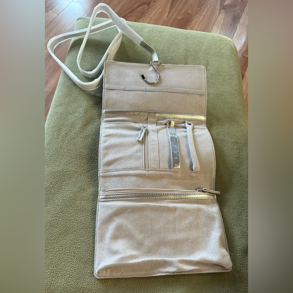New hanging travel roll. jewelry, cosmetic organizer
